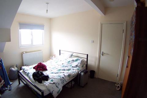 3 bedroom end of terrace house for sale, Harold View, Leeds