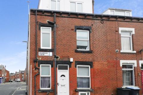 3 bedroom end of terrace house for sale, Harold View, Leeds