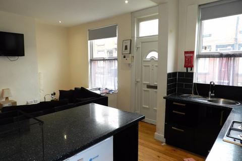 3 bedroom end of terrace house for sale, Harold View, Leeds