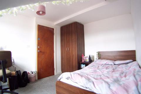 4 bedroom end of terrace house for sale, Thornville Grove, Leeds