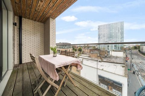 2 bedroom flat for sale, Cavendish Road, Colliers Wood, London, SW19