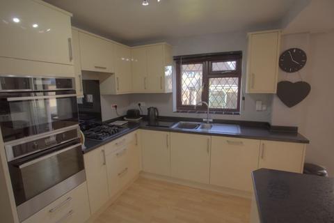 8 Bishops Drive, Langport, TA10 9HW