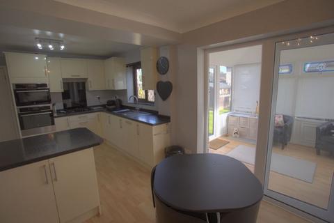 8 Bishops Drive, Langport, TA10 9HW