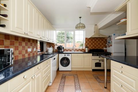 4 bedroom detached house for sale, Broad Lane, Hampton