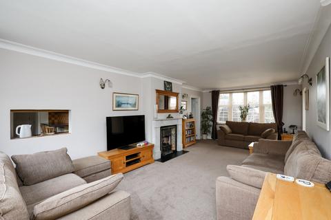 82 Broad Lane, Hampton, TW12 3BG