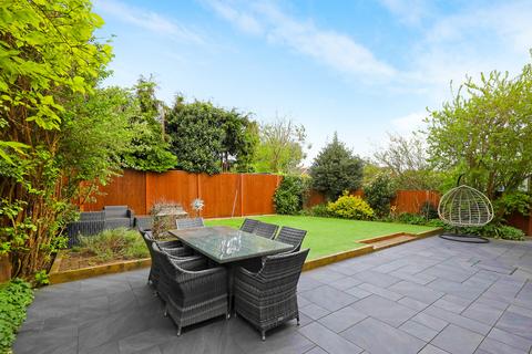 82 Broad Lane, Hampton, TW12 3BG