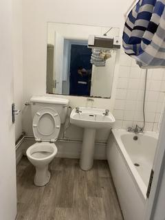 1 bedroom flat to rent, Halls Terrace, Uxbridge