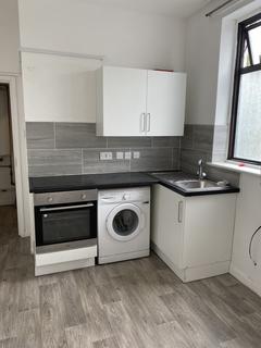 1 bedroom flat to rent, Halls Terrace, Uxbridge