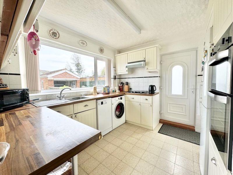 LAVENHAM ROAD, SCARTHO 3 bed semidetached bungalow for sale £185,000