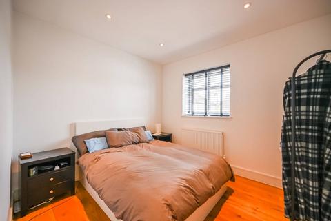 2 bedroom maisonette to rent, Emerald Apartments, N22, Wood Green, London, N22
