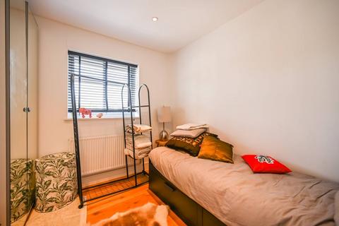 2 bedroom maisonette to rent, Emerald Apartments, N22, Wood Green, London, N22