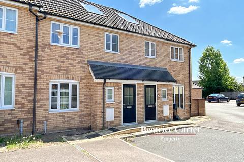 24 Cutters Close, Beck Row, Bury St Edmunds, IP28 8YS