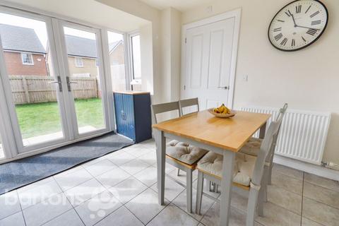 3 bedroom detached house for sale, Banks Way, Catcliffe