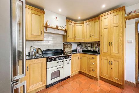 4 bedroom cottage for sale, Cricklade Road, Swindon SN6
