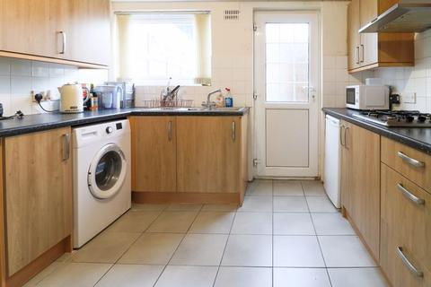 3 bedroom terraced house to rent, Miller Avenue, Canterbury CT2