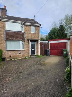 2 bedroom semi-detached house to rent, Wolsey Close, Worcester WR4