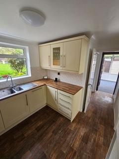 2 bedroom semi-detached house to rent, Wolsey Close, Worcester WR4