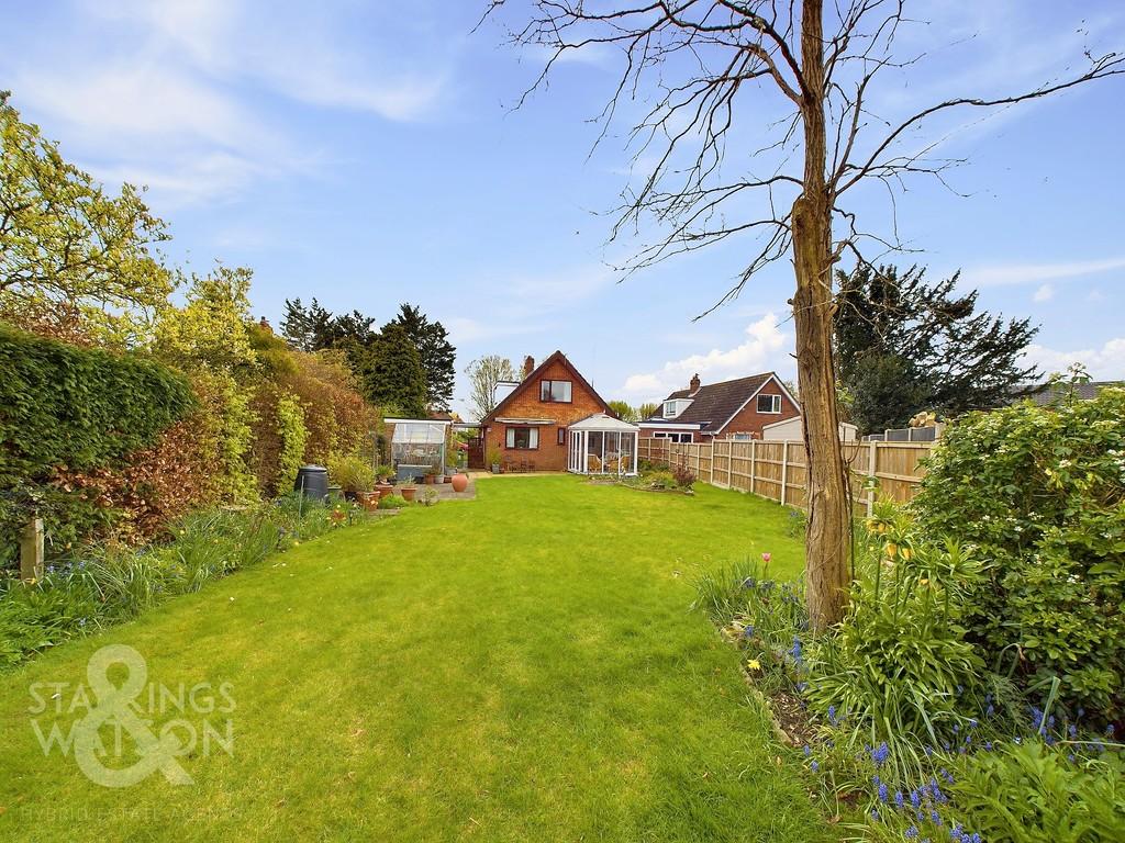 The Crescent, Thurton, Norwich 3 bed chalet for sale £350,000