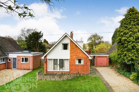 3 bedroom chalet for sale, The Crescent, Thurton, Norwich