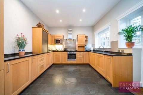 2 bedroom detached house for sale, 54 Nightingale Road, Rickmansworth WD3