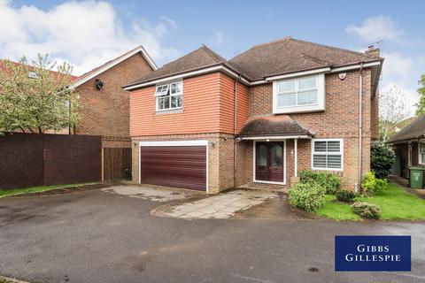 4 bedroom detached house to rent, Bramble Close, Chalfont St. Peter