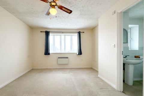 2 bedroom flat to rent, Hayling Close