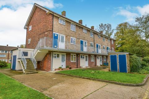 2 bedroom maisonette to rent, Hughenden Road