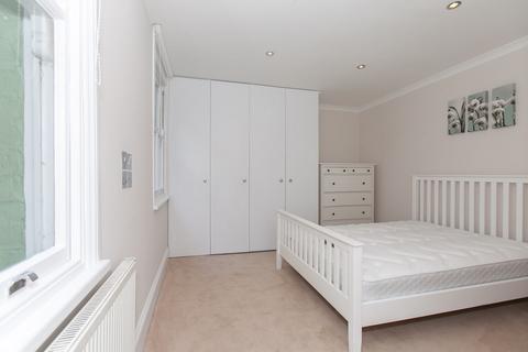 2 bedroom flat to rent, Battersea High Street