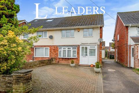 3 bedroom semi-detached house to rent, Rushetts Road, Langley Green