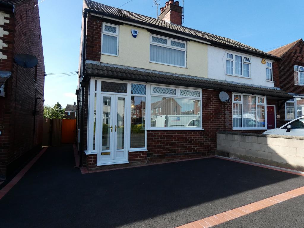 Dove Road, Ripley 2 bed semidetached house £850 pcm (£196 pw)