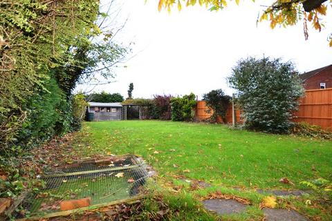 3 bedroom semi-detached house to rent, Wye Close