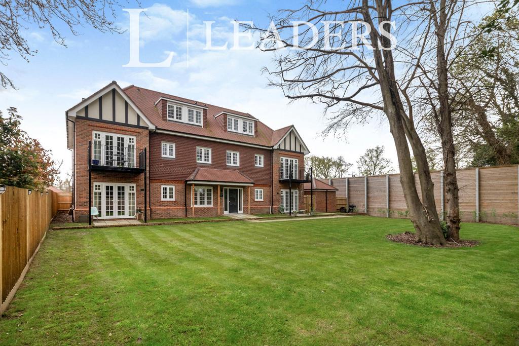 Albright Gardens, WaltonOnThames, KT12 2 bed apartment £2,050 pcm (£473 pw)