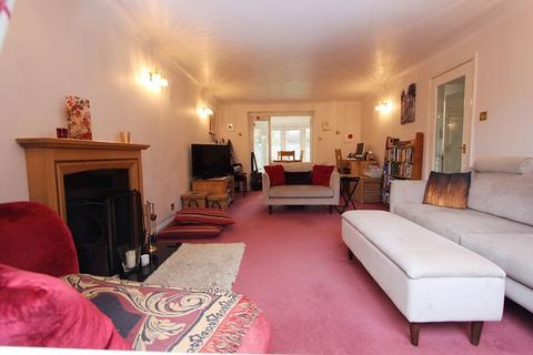 5 Beech Close, Bramley, Tadley, RG26 5UN