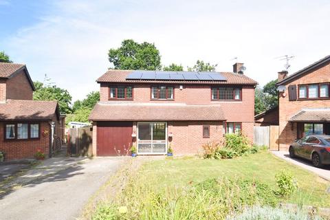 5 bedroom detached house to rent, Minden Close, Basingstoke RG24