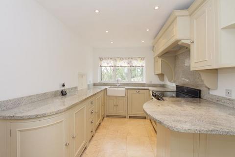 4 bedroom detached house to rent, Heron Park, Basingstoke RG24