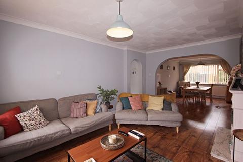 16 Bow Grove, Sherfield On Loddon, Hook, RG27 0DY