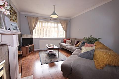 16 Bow Grove, Sherfield On Loddon, Hook, RG27 0DY