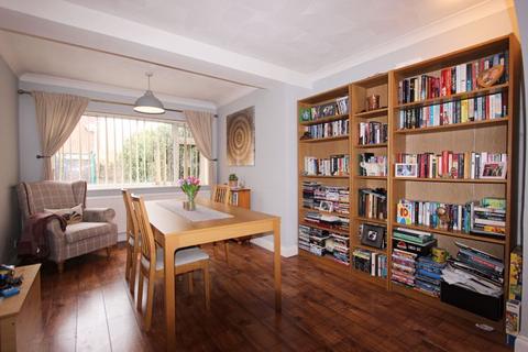 16 Bow Grove, Sherfield On Loddon, Hook, RG27 0DY