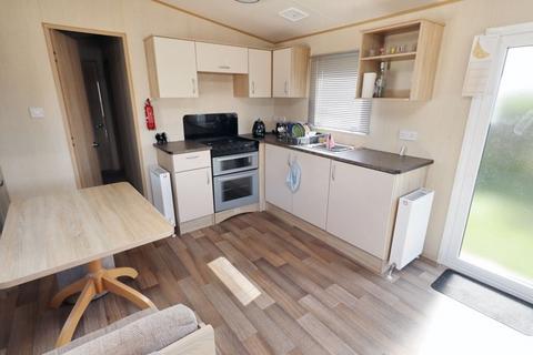 2 bedroom static caravan for sale, Colchester Road, St Osyth, CO16