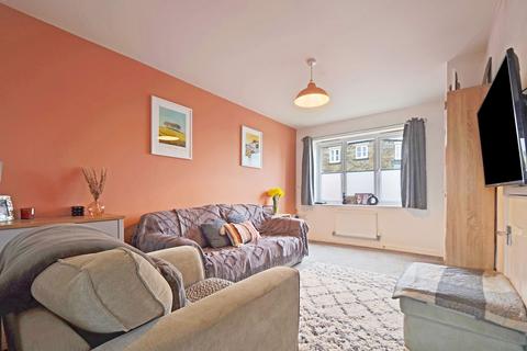 2 Hammer Drive, St Austell, PL25 3FL