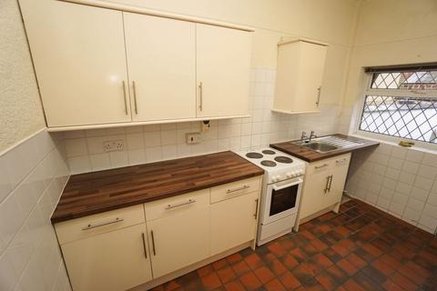 2 bedroom terraced house to rent, Hamilton Road, Chorley