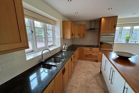 4 bedroom detached house to rent, Callow Hill, Kidderminster
