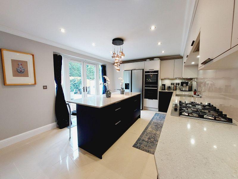 Burnhams Road, Little Bookham KT23 3 bed detached house for sale £