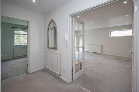 2 bedroom flat to rent, Overbury Road, Poole,