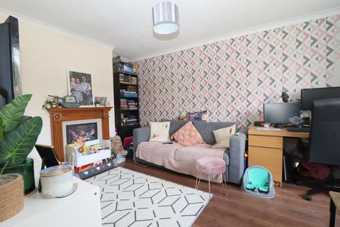 2 bedroom maisonette for sale, Deep Denes, Luton, LU2 7SU