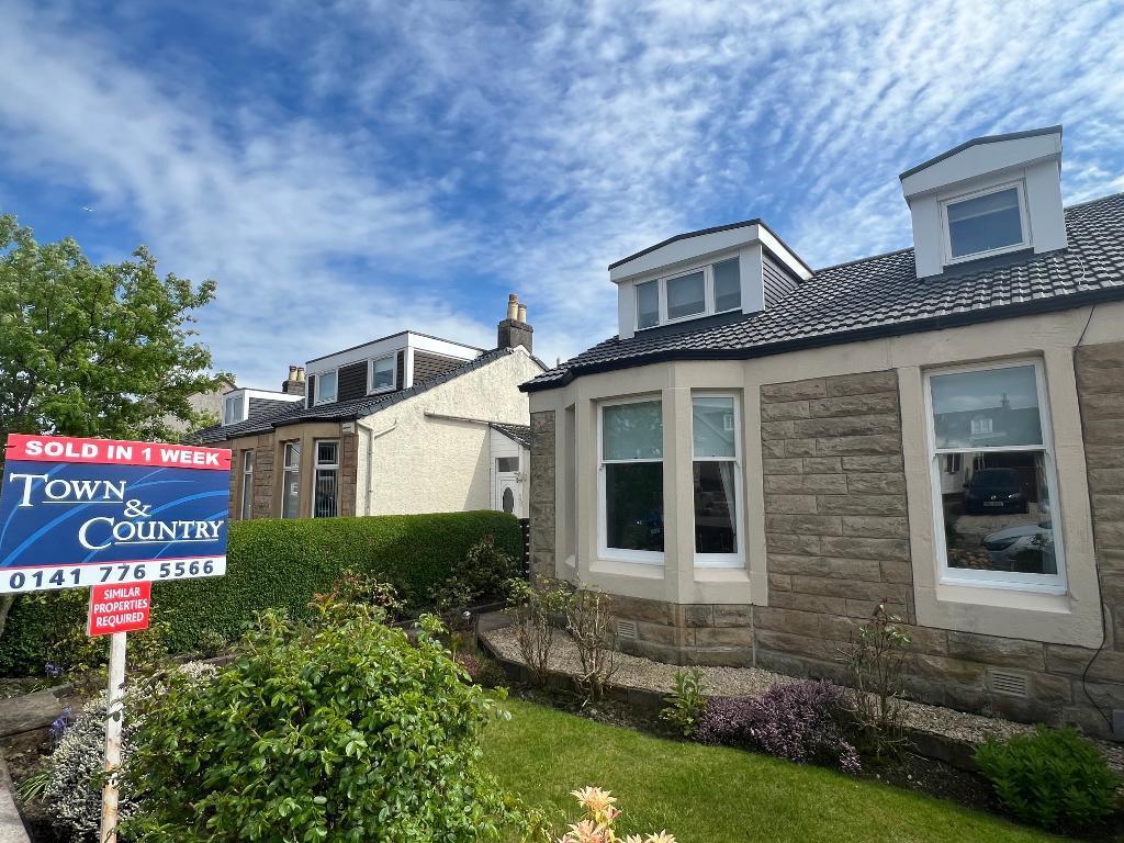 Anniesdale Avenue, Stepps, Glasgow... 3 bed semidetached house for sale £280,000