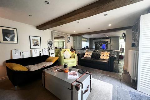 2 bedroom cottage to rent, High Street, Henley-in-arden B95