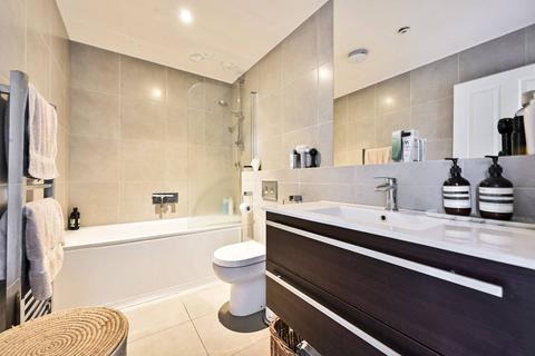 2 bedroom flat to rent, North End Road, Fulham, London, SW6