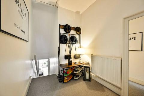 2 bedroom flat to rent, North End Road, Fulham, London, SW6