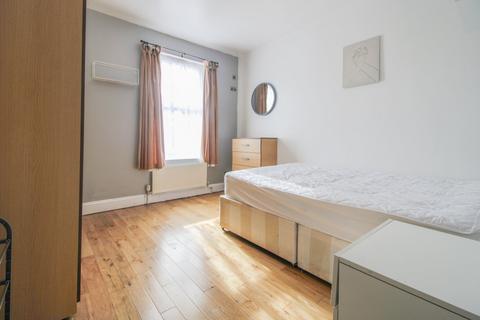 1 bedroom terraced house to rent, St. Saviours Road, Croydon, CR0